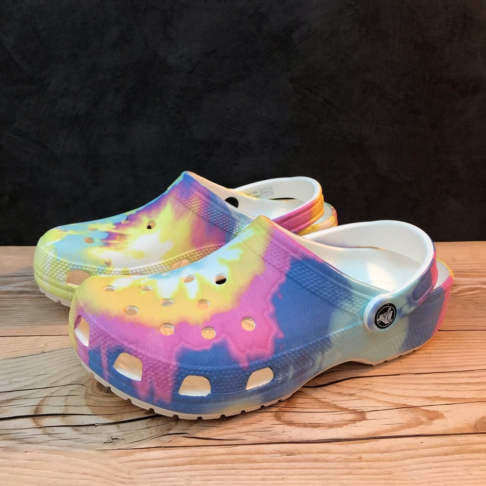 Crocs Classic Tie-Dye Graphic Clog